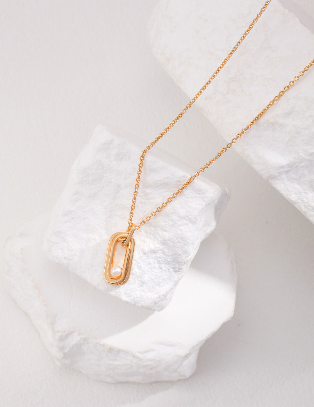 Minimalist Gold Pendant Necklace