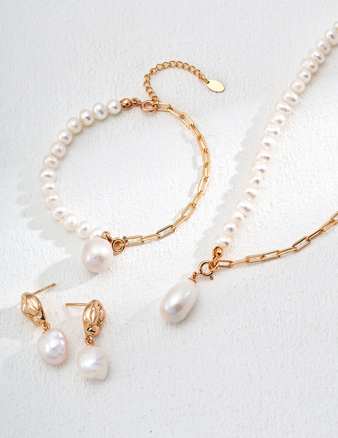 Pearl & Gold Chain Necklace