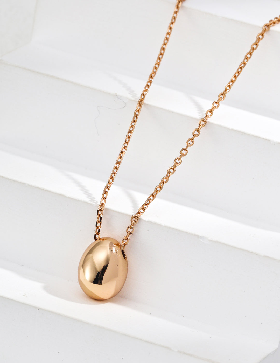 Minimalist Gold Oval Pendant Necklace