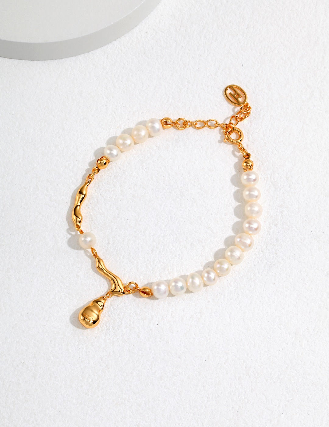 Golden Droplet Pearl Bracelet