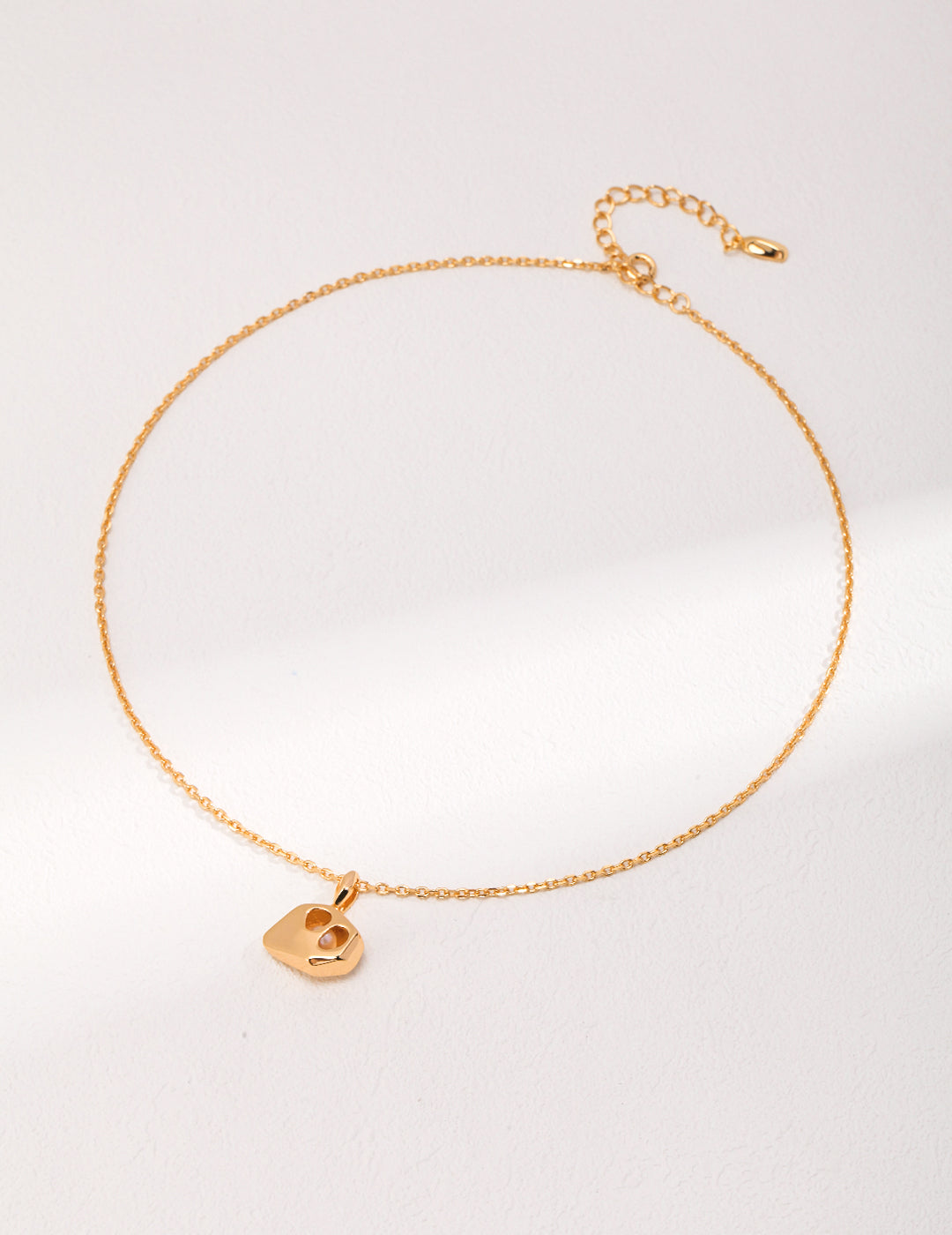 Minimalist Gold Pendant Necklace