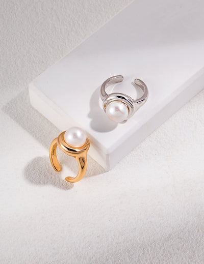 Modern Minimalist Pearl Ring