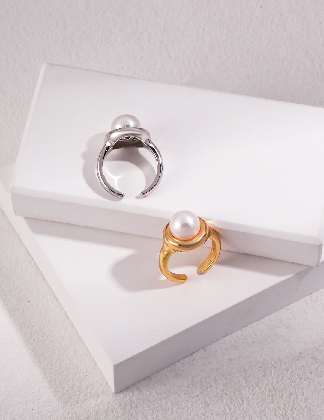 Modern Minimalist Pearl Ring