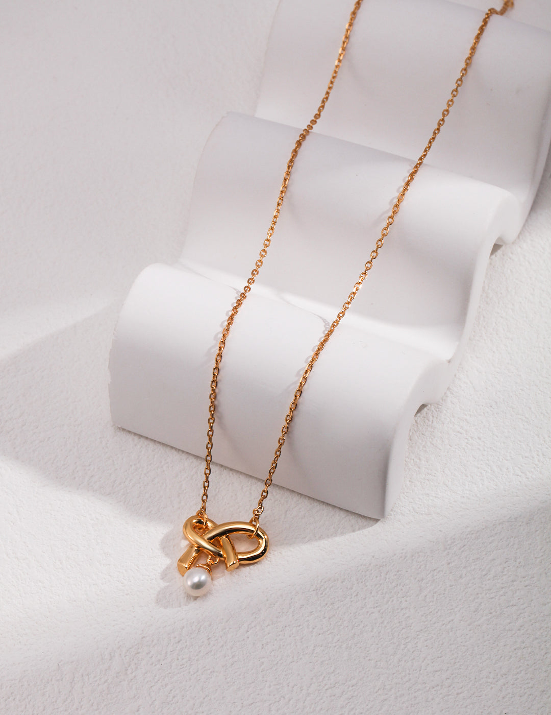 Intertwined Knot Pearl Pendant Necklace